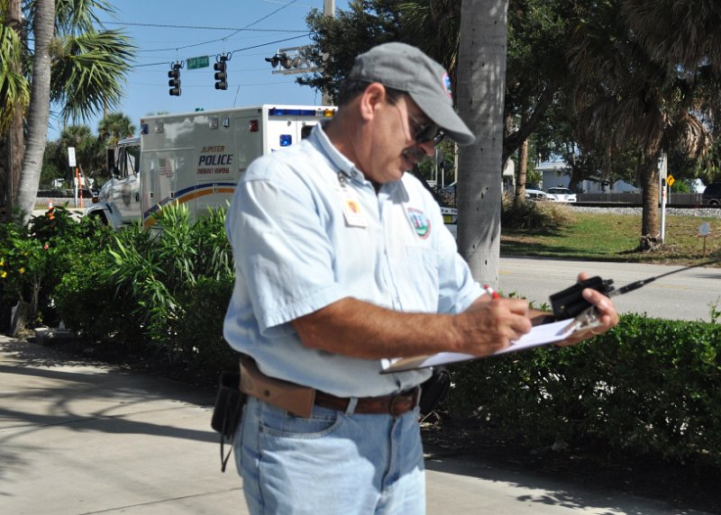 Jupiter Parade 2009 01.jpg - Bert Moreschi - AG4BV Looking quite professional as he checks off the line-up at the2009 Jupiter-Tequesta Christmas Parade.